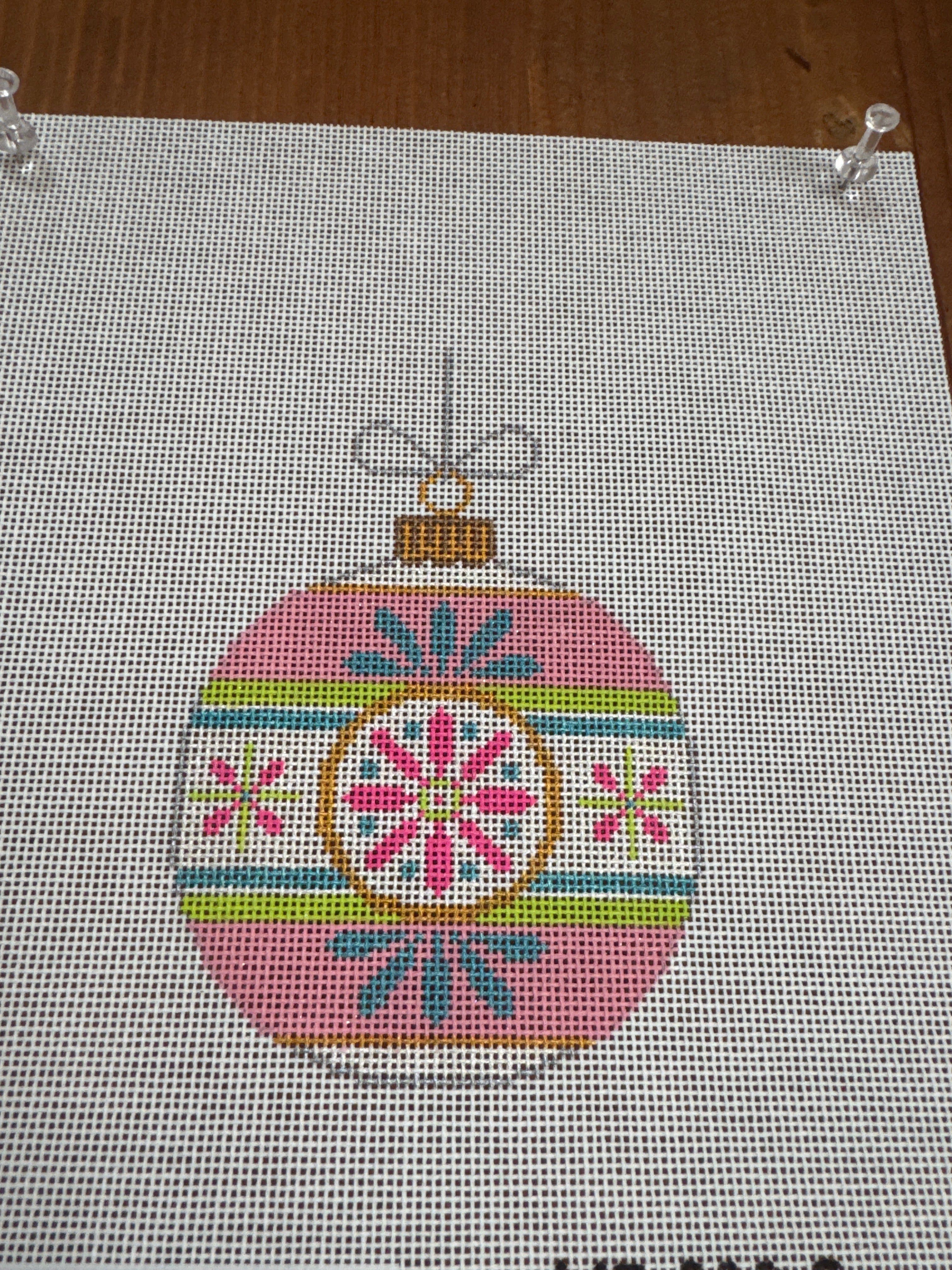 C-MC-14-Vintage Ornament Round Pink/Blue w/Stitch guide